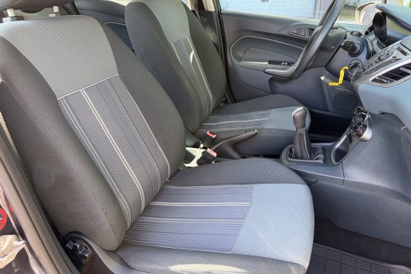 Ford Fiesta 04-IX-01-4