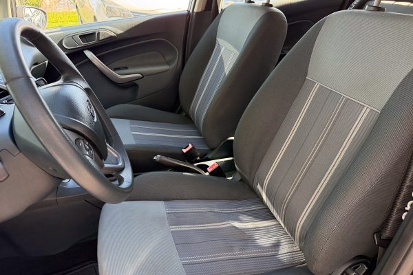 Ford Fiesta 04-IX-01-5