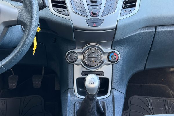 Ford Fiesta 04-IX-01-7