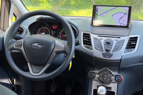 Ford Fiesta 04-IX-01-8