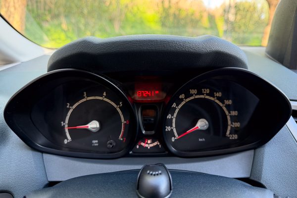 Ford Fiesta 04-IX-01