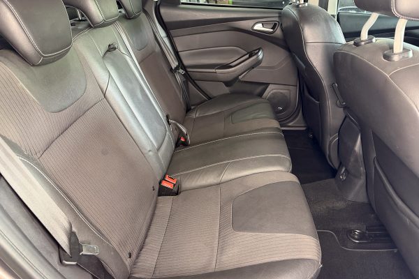 Ford Focus 87-OC-02-8