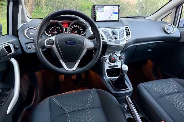 Ford fiesta 47-MM-37-15