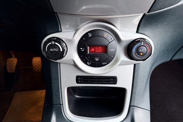 Ford fiesta 47-MM-37-8