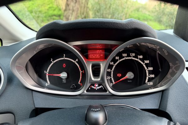 Ford fiesta 47-MM-37-9