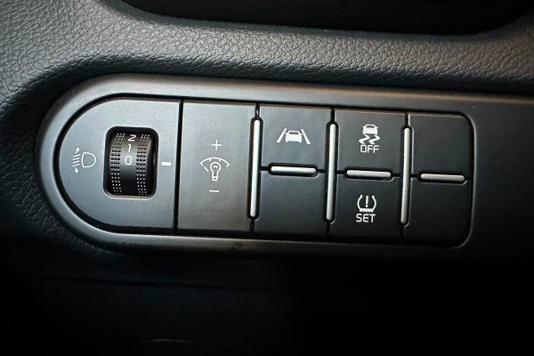 KIA CEED AX-25-XH-8