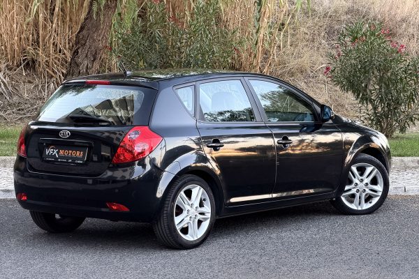 Kia Ceed-23