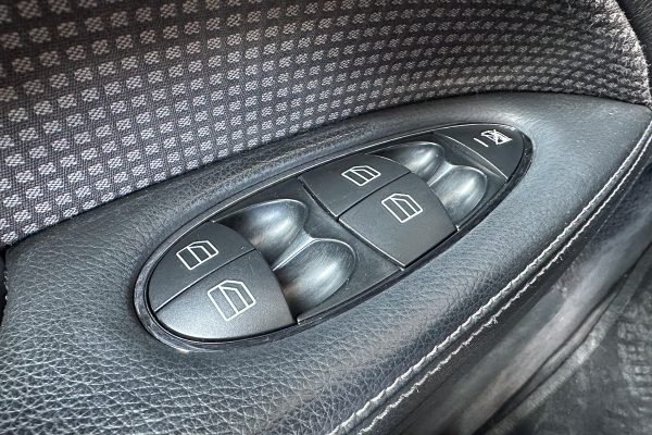 Mercedes E220 44-EU-98-8