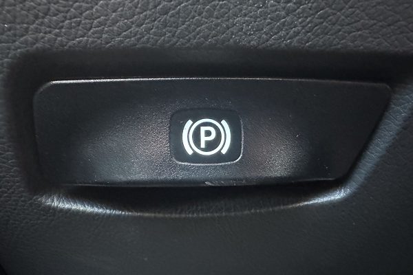 Mercedes E220 44-EU-98-9