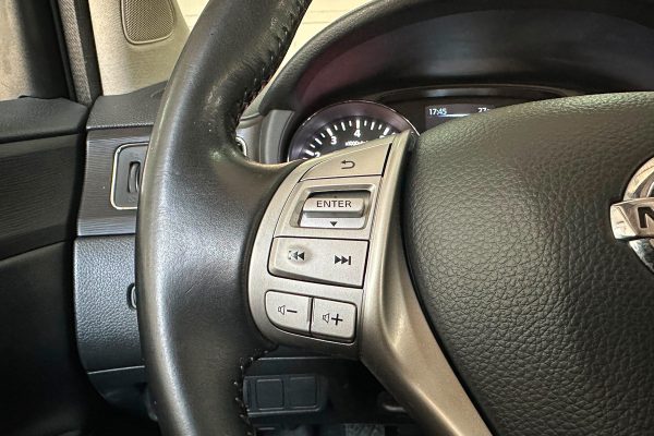 Nissan Pulsar 76-RB-51-31