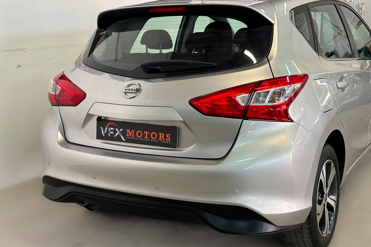 Nissan Pulsar 76-RB-51