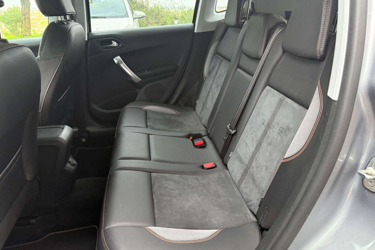 PEUGEOT 2008-10