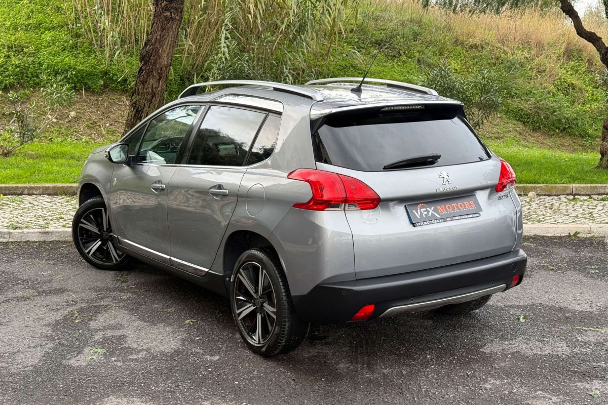 PEUGEOT 2008-15