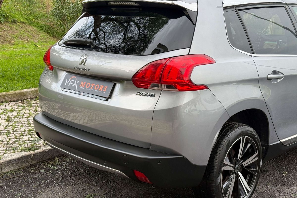 PEUGEOT 2008-17