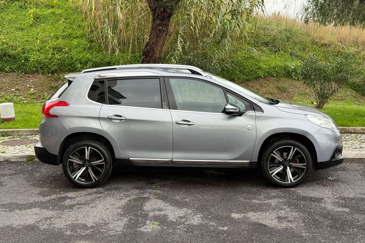 PEUGEOT 2008-18