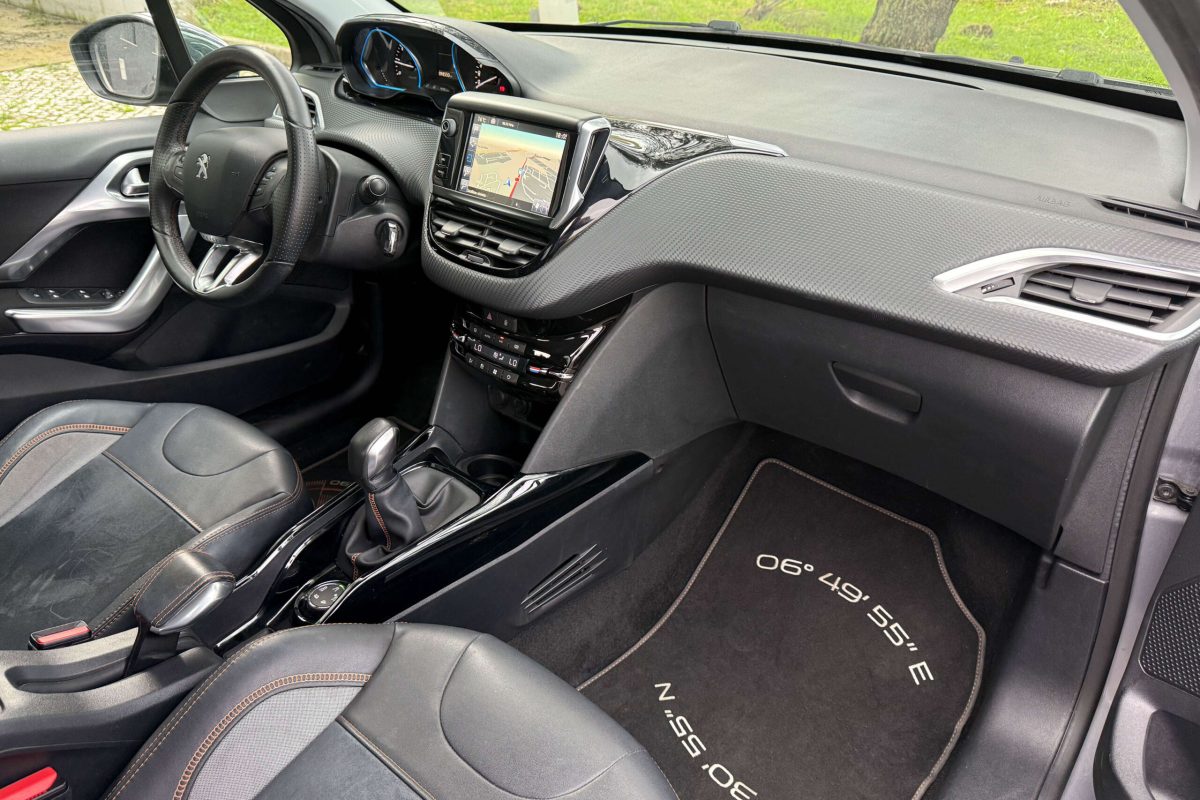 PEUGEOT 2008-2