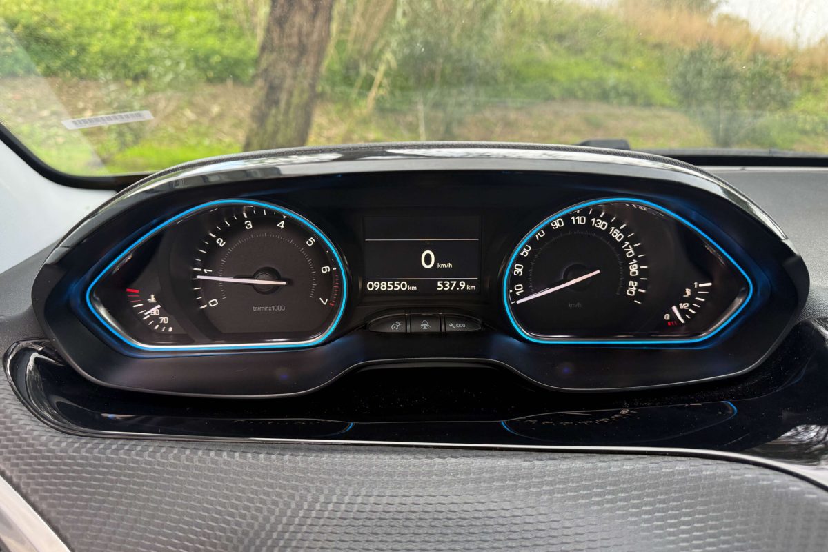 PEUGEOT 2008-6