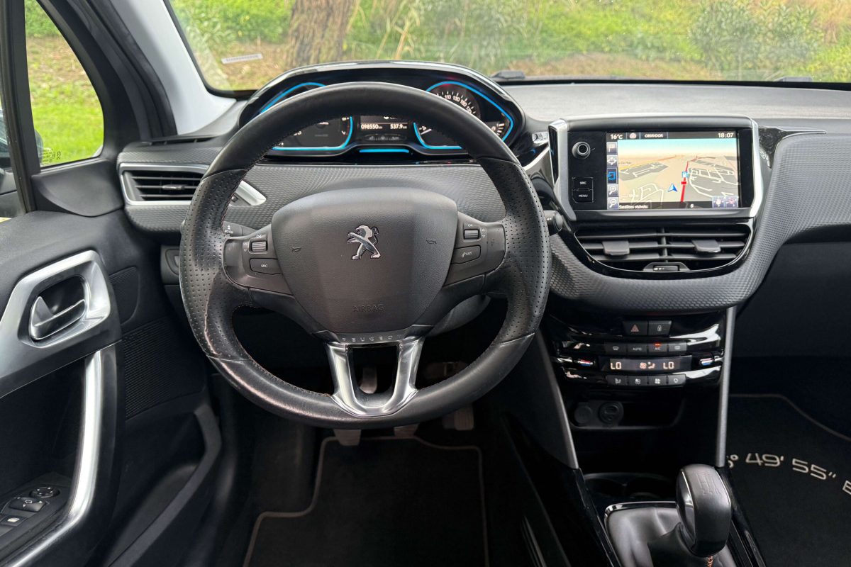 PEUGEOT 2008-8