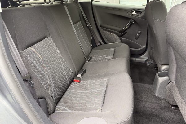 PEUGEOT 208 29-QC-38-10