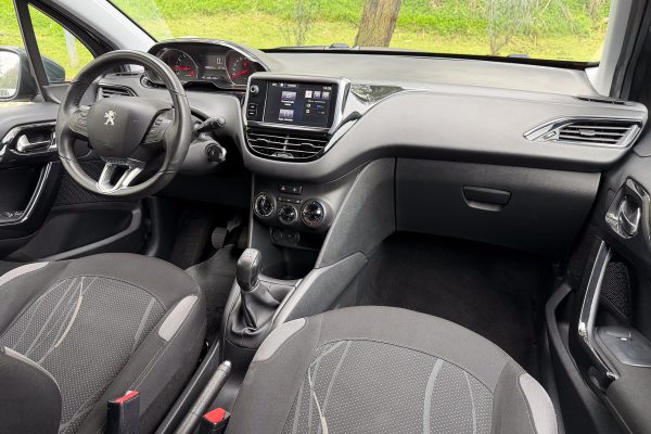 PEUGEOT 208 29-QC-38-12