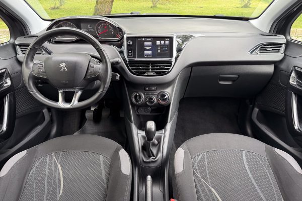 PEUGEOT 208 29-QC-38-13