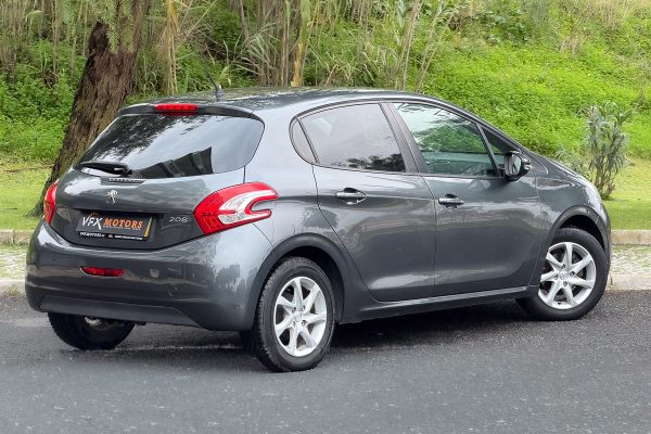 PEUGEOT 208 29-QC-38-16