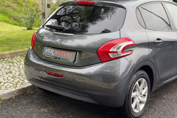 PEUGEOT 208 29-QC-38-18