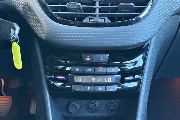 PEugeot 2008-11