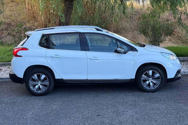 PEugeot 2008-25