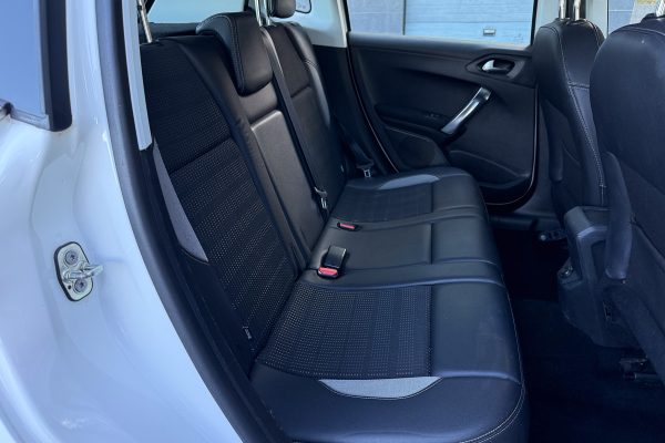 PEugeot 2008-35
