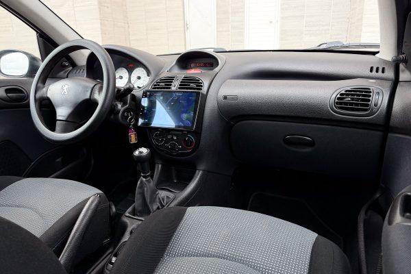Peugeot 206-13