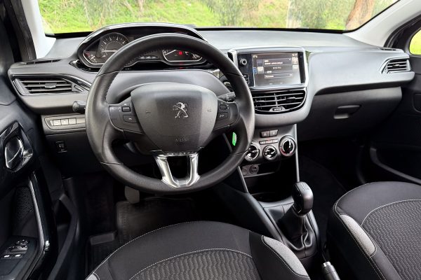 Peugeot 208 00-QV-20-12