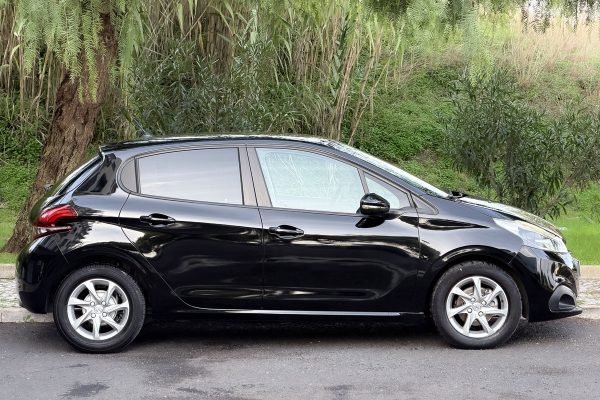 Peugeot 208 00-QV-20-18