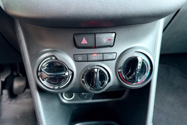 Peugeot 208 00-QV-20-3