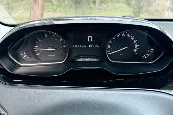 Peugeot 208 00-QV-20