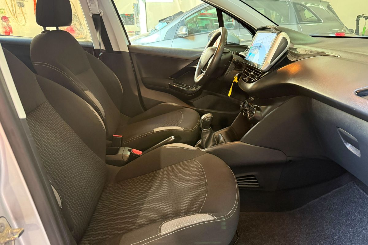 Peugeot 208 00-QV-90-16