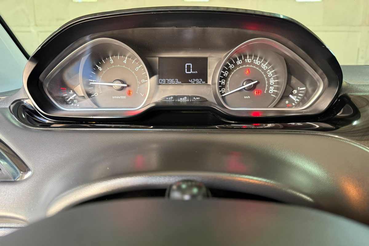 Peugeot 208 00-QV-90-31