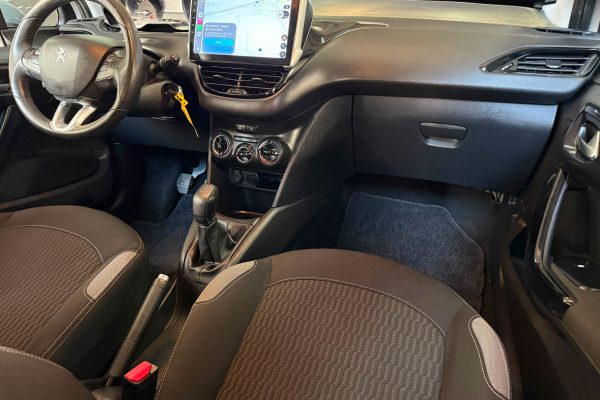 Peugeot 208 00-QV-90-32