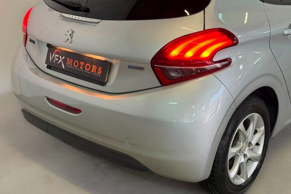 Peugeot 208 00-QV-90-4