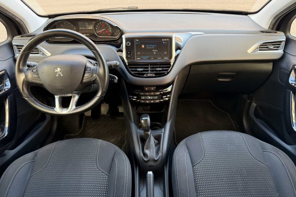 Peugeot 208-14