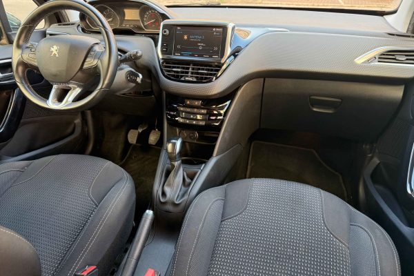 Peugeot 208-15