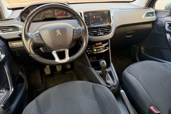 Peugeot 208-16