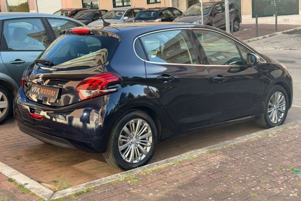 Peugeot 208-5