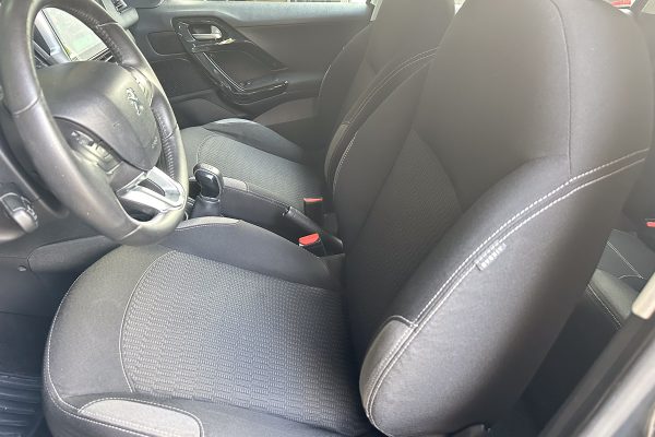 Peugeot 208 67-QX-99-11