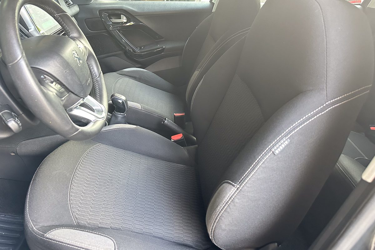 Peugeot 208 67-QX-99-11