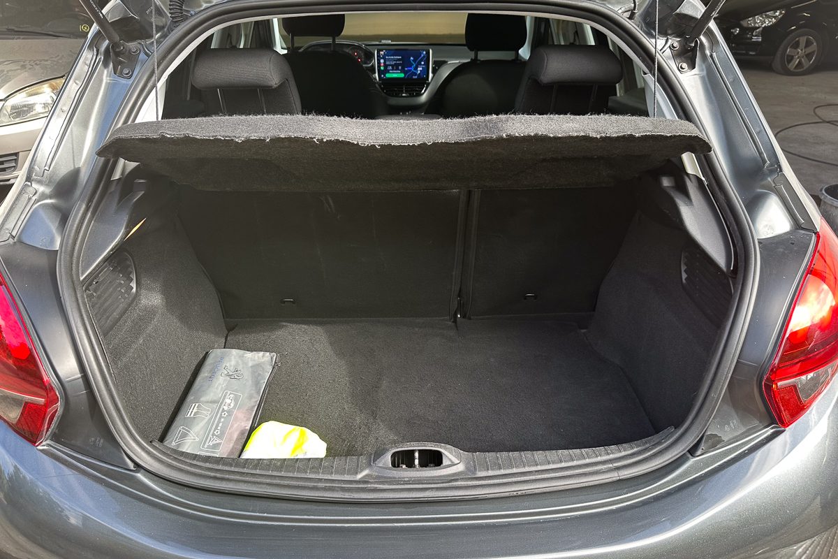 Peugeot 208 67-QX-99-13