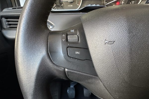 Peugeot 208 67-QX-99-4