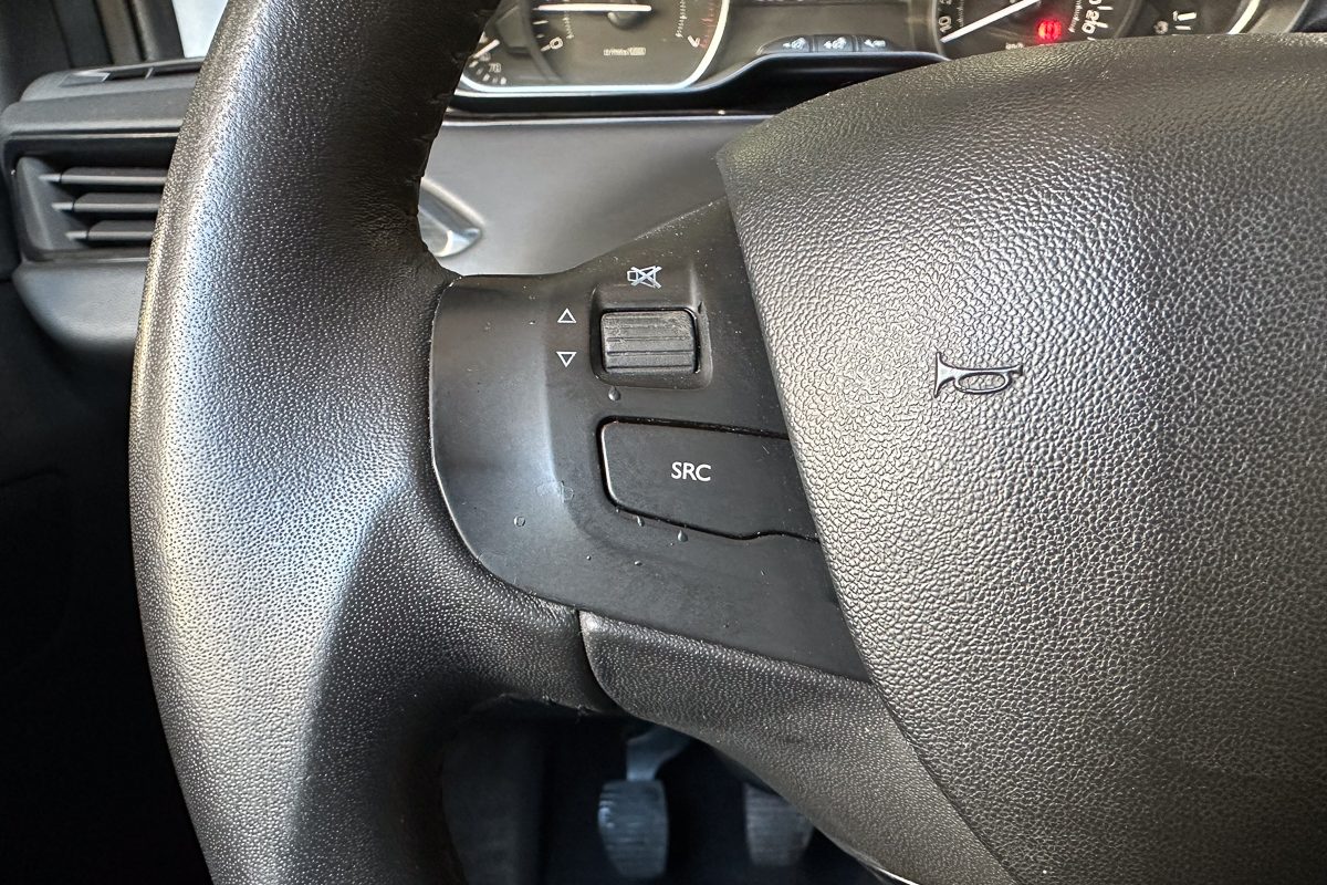 Peugeot 208 67-QX-99-4