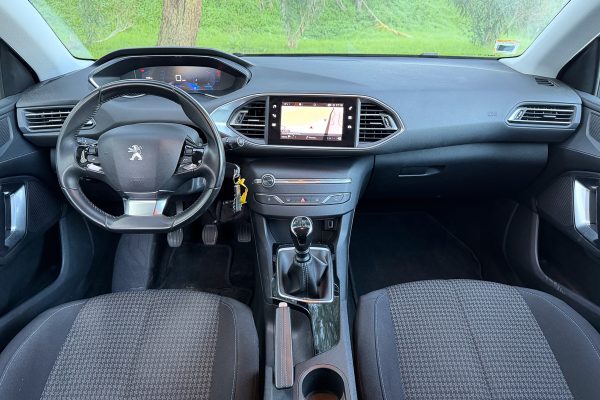 Peugeot 308 AD-95-IU-10