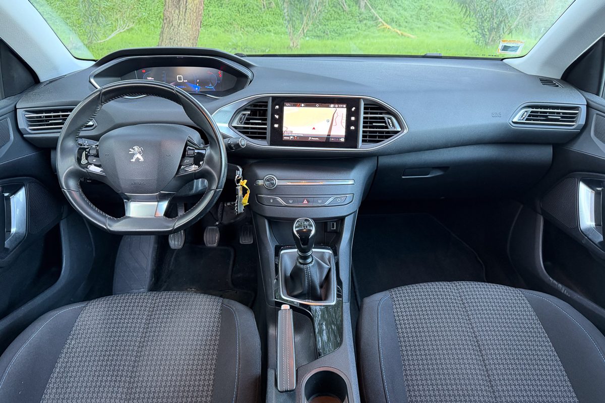 Peugeot 308 AD-95-IU-10